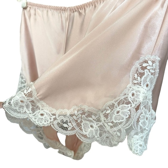 VICTORIA’S SECRET Vintage Y2K Satin Tap Shorts Blush Pink with Lace Trim Medium - Picture 2 of 13